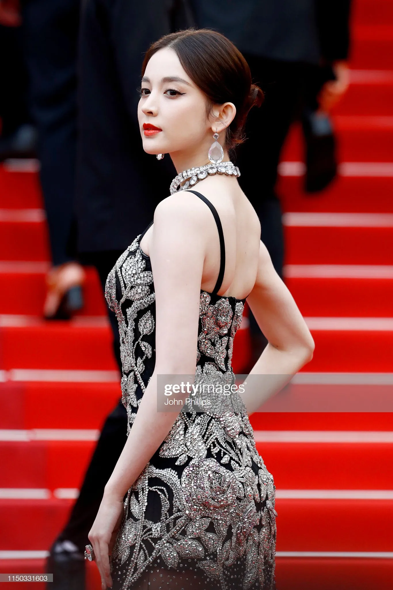 VOH-Cannes-2019-Co-Luc-Na-Trat-Ngoc-Trinh-6