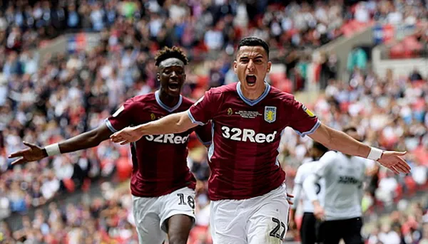 El Ghazi vui sướng sau bàn mở tỷ số cho Aston Villa.