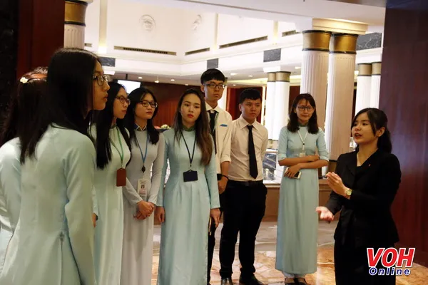 Sinh viên Trường Đại học Văn Hiến tham quan trải nghiệm tại khách sạn Lotte Legend Saigon