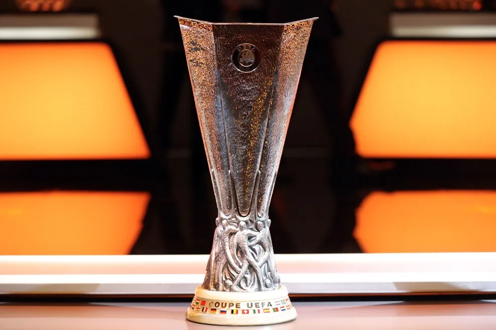 Chiếc cúp vô địch Europa League 2019