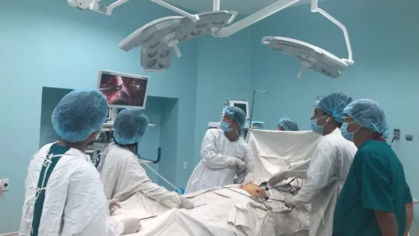 Bệnh viện Quận Thủ Đức hỗ trợ chuyên môn cho Bệnh viện Quận 7 trong thực hiện phẫu thuật nội soi. 