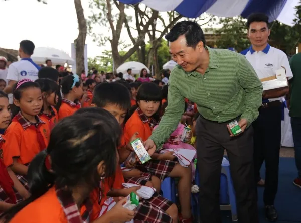 Tính đến nay, Quỹ sữa Vươn cao Việt Nam đã trao tặng hơn 35 triệu ly sữa với tổng giá trị tương đương gần 150 tỷ đồng cho 440 ngàn trẻ em khó khăn trên khắp Việt Nam