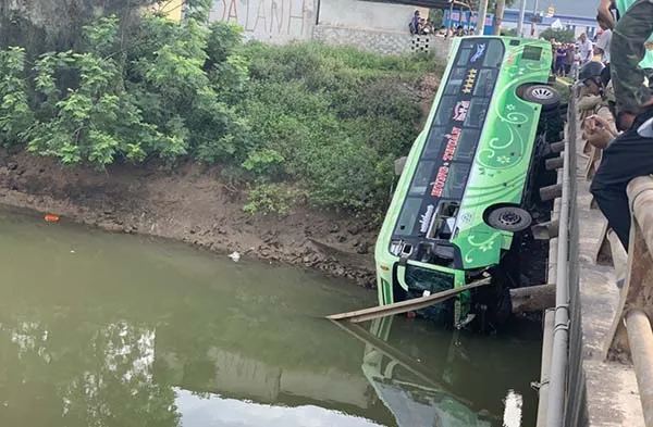 Thanh Hóa, tai nạn, xe khách lao xuống sông