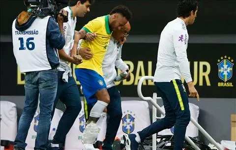 Neymar dính chấn thương trong chiến thắng 2-0 trước Qatar