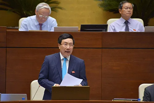 Phó Thủ tướng, Bộ trưởng Ngoại giao Phạm Bình Minh trả lời chất vấn của đại biểu Quốc hội