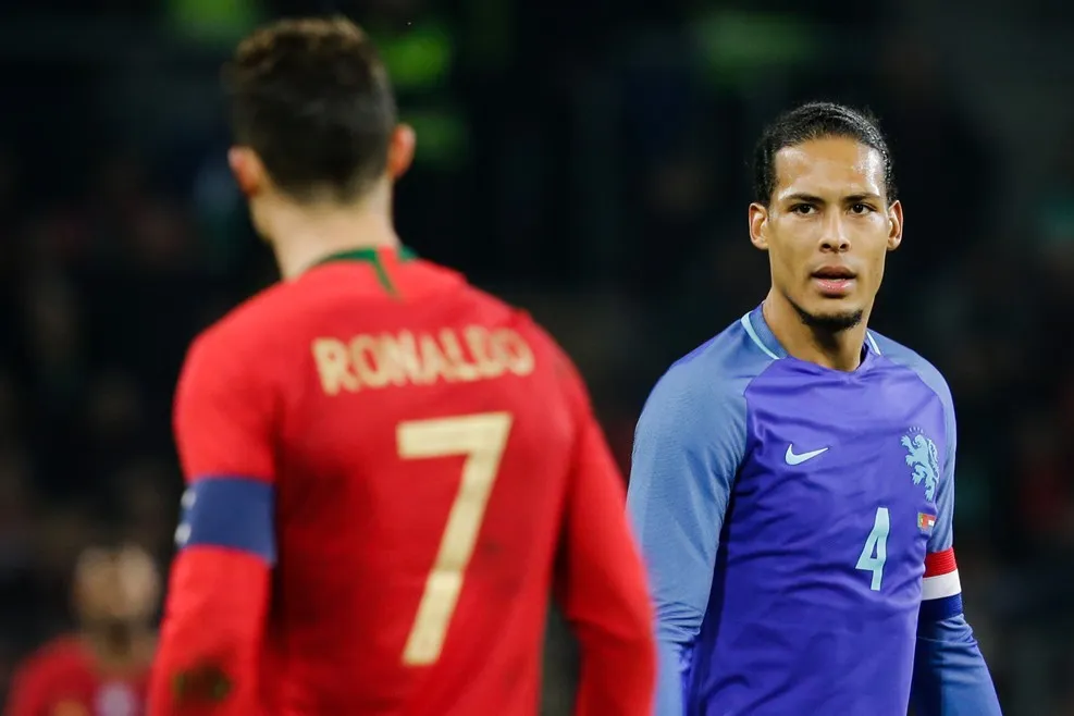 Ronaldo, tác giả cả 3 bàn thắng trong chiến thắng 3-1 của Bồ Đào Nha trước Thuỵ Sĩ sẽ chạm trán trung vệ xuất sắc của tuyển Hà Lan, Van Dij, cầu thủ vừa giương cao chiếc cup vô địch Champions League 2019 cùng Liverpool.