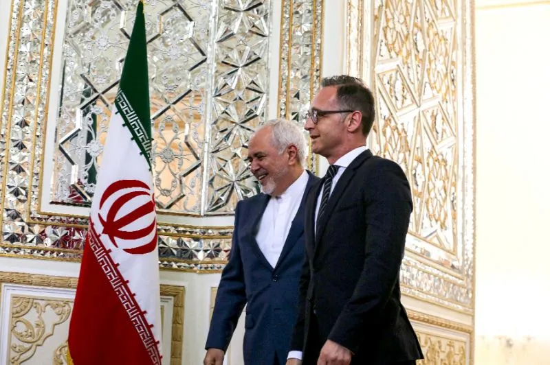 Bộ trưởng Ngoại giao Iran Mohammad Javad Zarif (trái) tiếp Bộ trưởng Ngoại giao Đức Heiko Maas