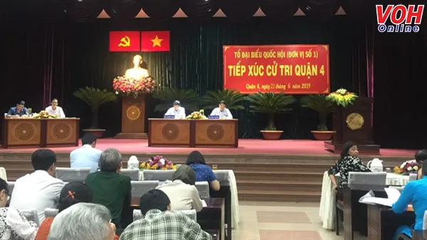 Phó Bí thư Thường trực Thành ủy TPHCM Trần Lưu Quang cùng các Đại biểu Quốc hội đơn vị 1 tiếp xúc với cử tri Quận 4 sau kỳ họp thứ 7.