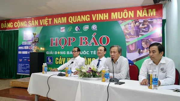 Ông Mai Bá Hùng, Phó Giám đốc Sở Văn hóa-Thể thao TPHCM thông tin về giải đấu uy tín Cây vợt vàng