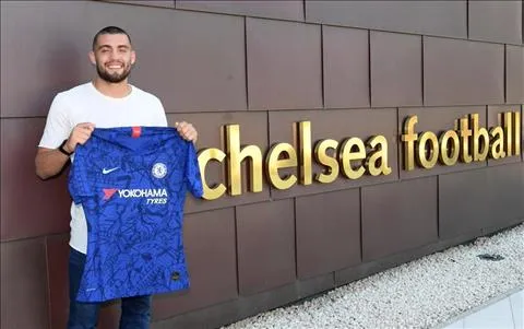 Kovacic ký hợp đồng 5 năm với Chelsea