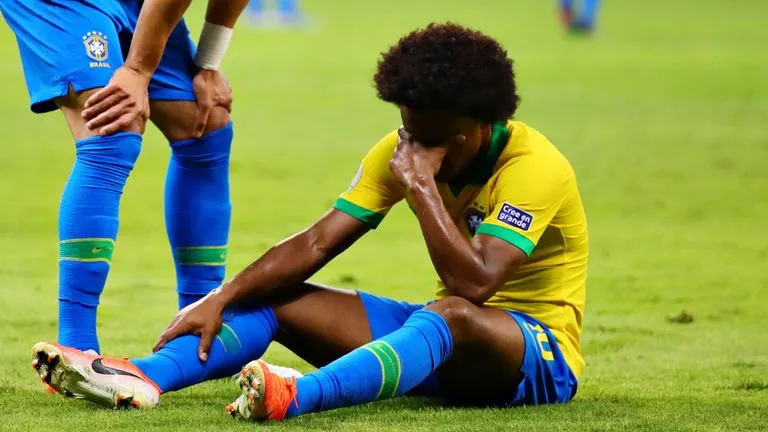 Willian bỏ lỡ chung kết Brazil - Peru do bị chấn thương đùi.