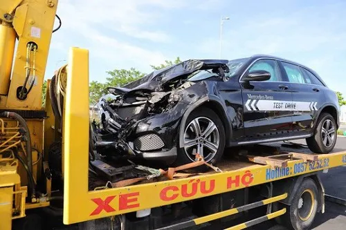 Mercedes, tai nạn liên hoàn, nữ tài xế