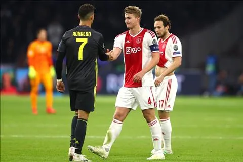 De Ligt sắp tới Juventus