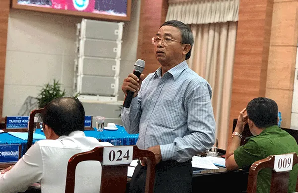 Ông Tống Viết Kỷ, Chủ tịch Hội Cựu chiến binh quận Bình Tân chất vấn đại biểu Hội đồng Nhân dân quận