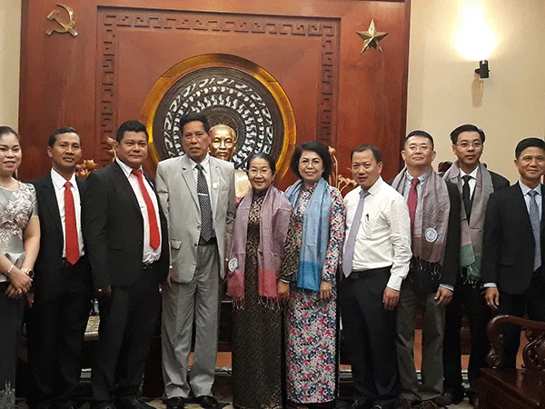 Bà Võ Thị Dung, Phó Bí thư Thành ủy cùng các đại biểu tiếp ông Nhem Valy và đoàn đại biểu Campuchia.