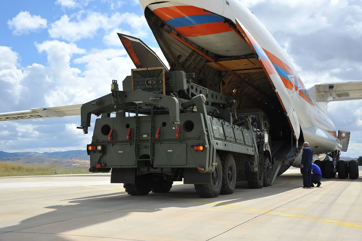 Dàn S-400 của Nga được chuyển đến Ankara