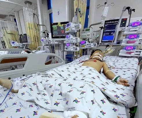 rơi xuống lầu, té lầu, trẻ té lầu