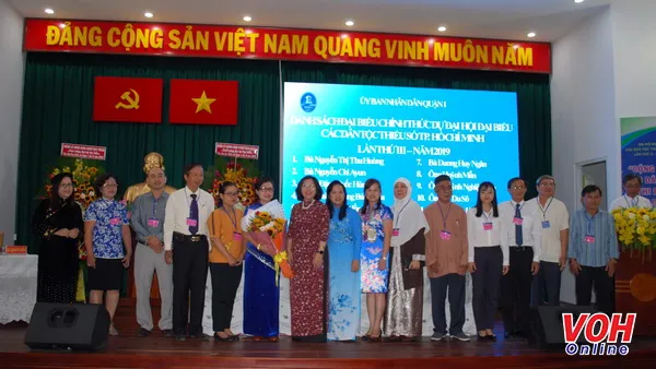Ra mắt các đại biểu chính thức tham dự Đại hội đại biểu các dân tộc thiểu số Việt Nam TP lần thứ III.