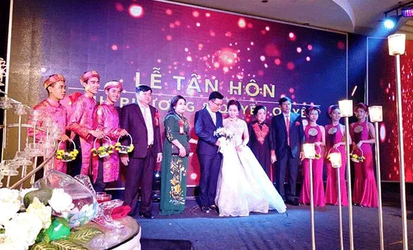 Hôn lễ con trai bà Hồ Thị Cẩm Đào tổ chức lúc 16h ngày 21/7/2019 tại nhà hàng Hải Tượng (khu đô thị 5A, TP Sóc Trăng)