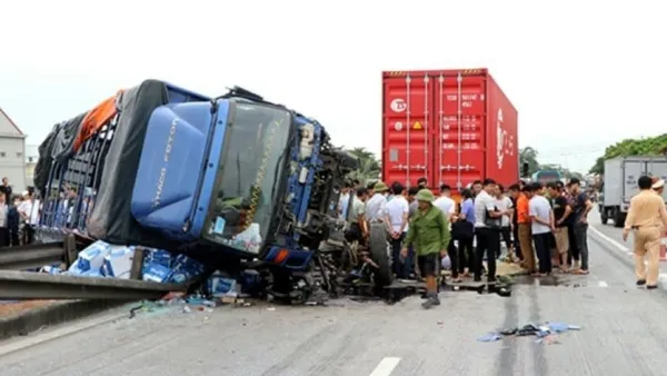 Hiện trường vụ tai nạn Giao thông ở Hải Dương khiến 5 người chết