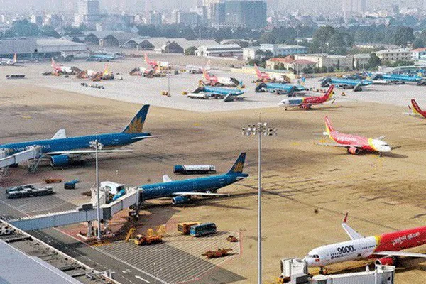 Vietnam Airlines chỉnh lịch bay, hủy chuyến