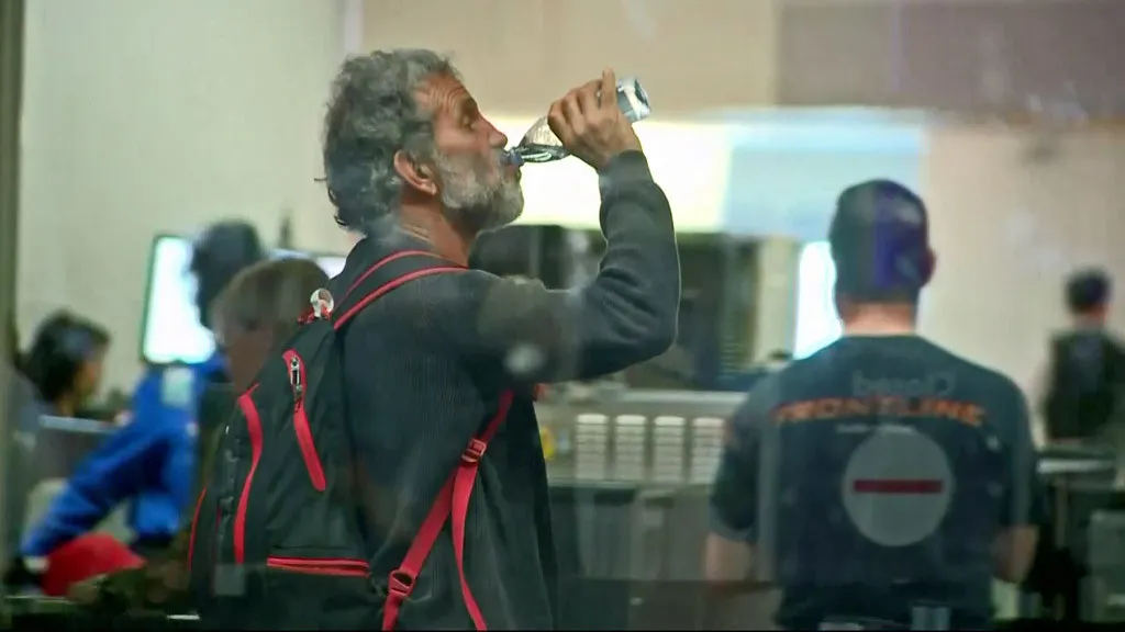 Sân bay quốc tế San Francisco, cấm bán chai nhựa, tái chế rác