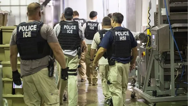 Mỹ mở đợt truy quét, bắt gần 700 người nhập cư trái phép