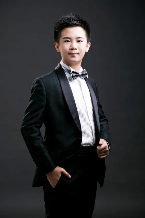 Peter Leung còn được khán giả biết đến là một học trò ưu tú của nghệ sĩ piano bậc thầy Lang Lang.