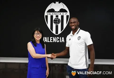 Mangala tới Valencia ở Hè 2019