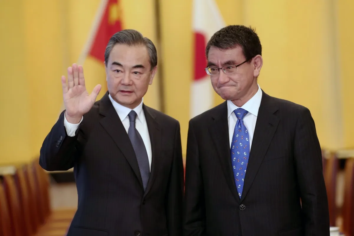 Ngoại trưởng Nhật, Hàn, Trung bất ngờ hội đàm giữa lúc căng thẳng leo thang