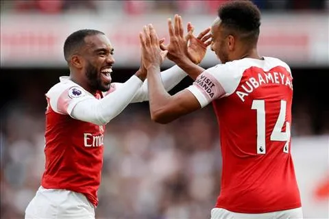 Arsenal muốn ký hợp đồng mới với Aubameyang và Lacazette