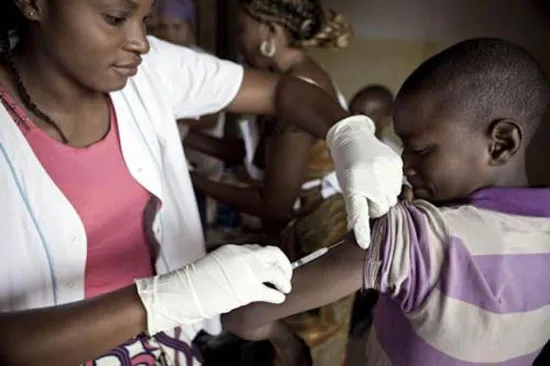 Một trẻ em đang được tiêm vacxin chống sởi ở Kasapa, Lumbumbashi, đông nam Congo