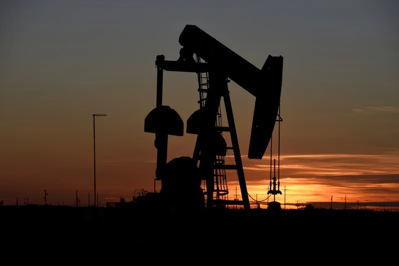 Giá dầu thế giới tiếp tục giảm khi dự trữ xăng dầu của Mỹ tăng