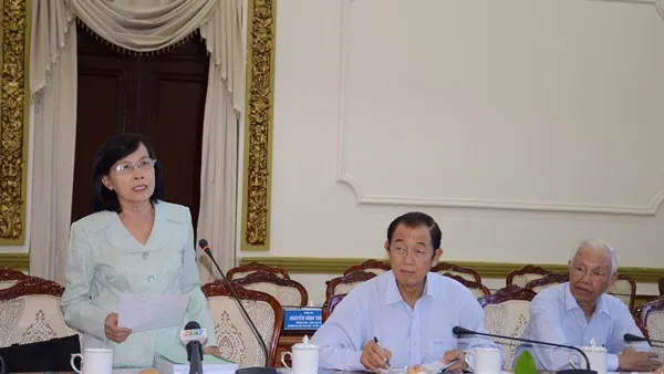Bà Phạm Phương Thảo phát biểu góp ý tại hội thảo