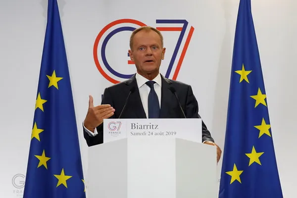 Chủ tịch Hội đồng châu Âu Donald Tusk nói bên lề hội nghị G7 ngày 24/8 ở Pháp: “Chiến tranh thương mại sẽ dẫn đến suy thoái kinh tế”. 