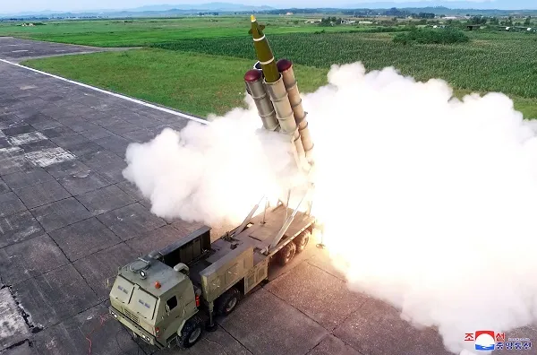 Hình ảnh một vụ phóng tên lửa của Triều Tiên