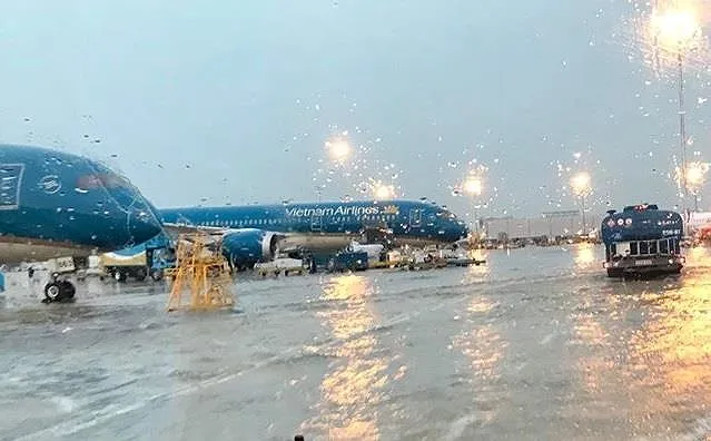 bão số 4, hủy chuyến bay, sân bay Đồng Hới, sân bay Vinh