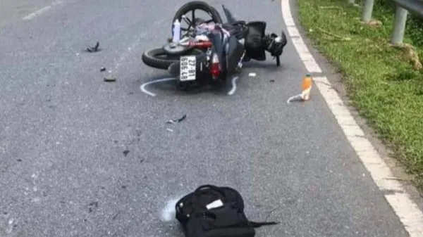 Tin tức tai nạn giao thông hôm nay 5/9/2019: Xe ôtô mất lái tông loạt xe máy, bé 4 tuổi nhập viện