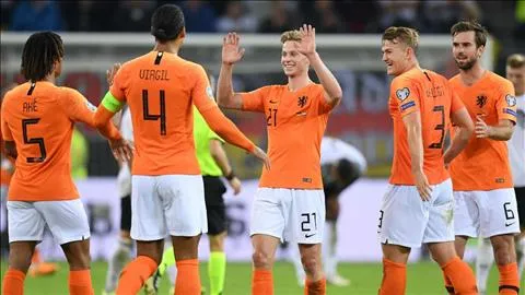 Hà Lan đánh bại Đức 4-2