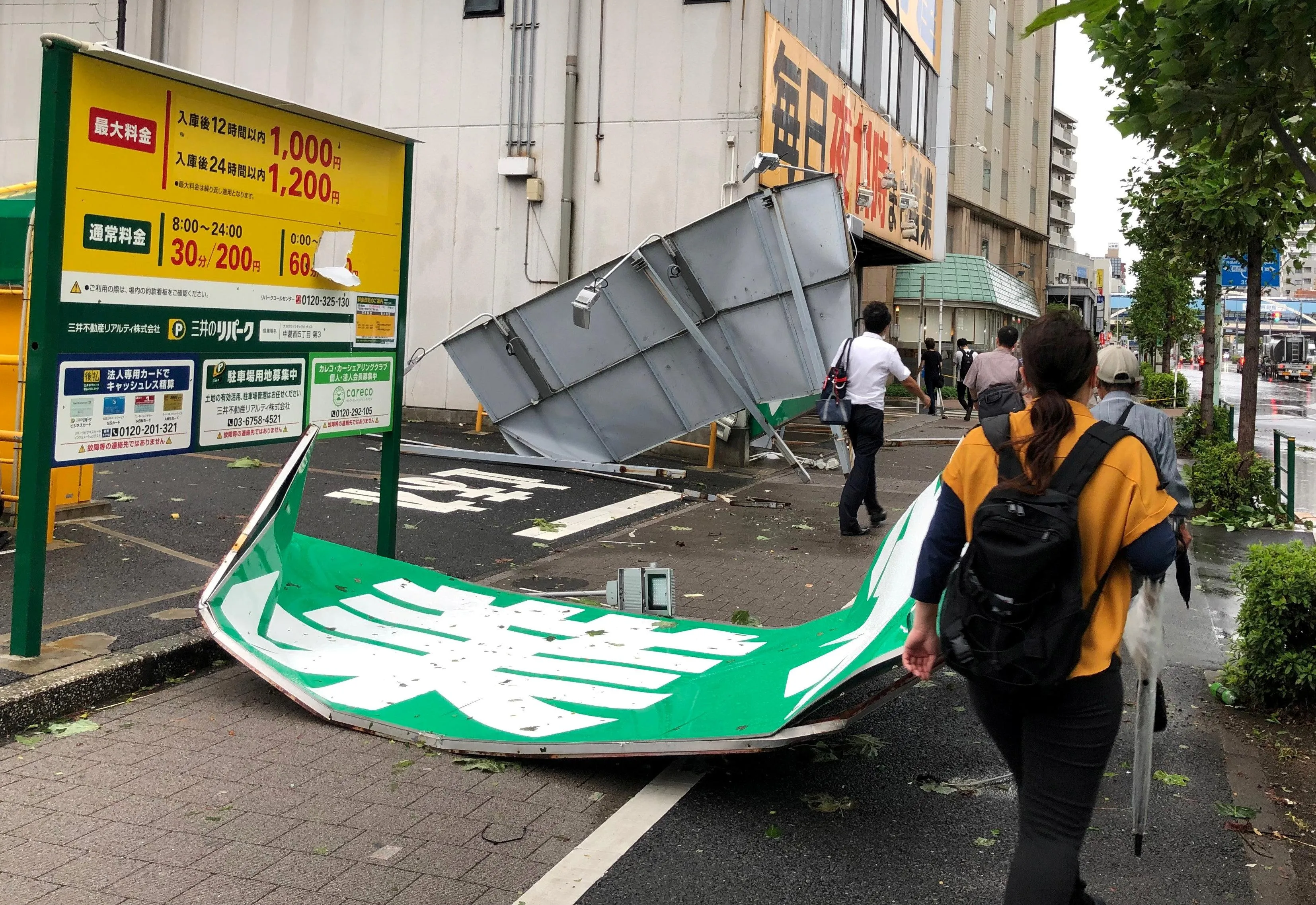 Nhật Bản: Siêu bão Faxai đổ bộ, gần 1 triệu ngôi nhà mất điện và giao thông tê liệt
