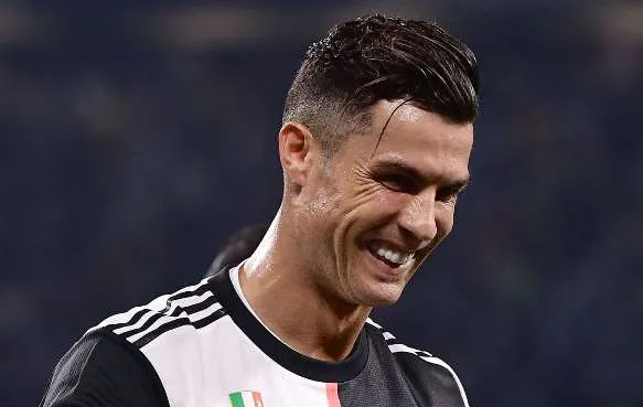 Cristiano Ronaldo nhận lương ngất ngưởng tại Serie A