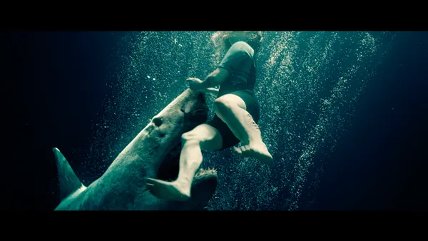 Phim chiếu rạp tháng 9/2019: Hung Thần Đại Dương: Tham quan cá mập hay trở thành bữa tối cho chúng?
