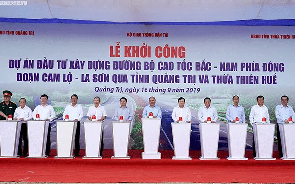 Thủ tướng Nguyễn Xuân Phúc phát lệnh khởi công