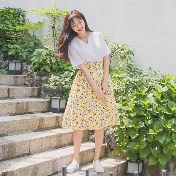 Chân váy hoa nhí dáng dài phong cách vintage chân váy dáng dài hoa nhí siêu  đẹp hot trend màu đen trắng HOTHIT. | Shopee Việt Nam