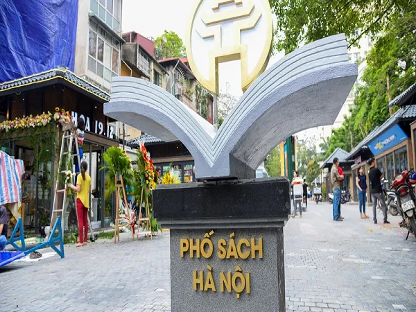 voh.com.vn-pho-sach-ha-noi-voi-khong-gian-ly-tuong-niu-chan-du-khach-anh-3