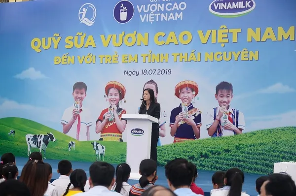 Bà Nguyễn Thị Hiền, Phó giám đốc Quỹ Bảo trợ trẻ em, Bộ Lao động - Thương binh và Xã hội, đánh giá rất cao tinh thần trách nhiệm vì cộng đồng của Công ty Vinamilk trong việc đồng hành với Quỹ Bảo trợ trẻ em Việt Nam triển khai chươn