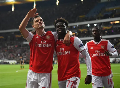 Saka được huyền thoại Arsenal khen ngợi