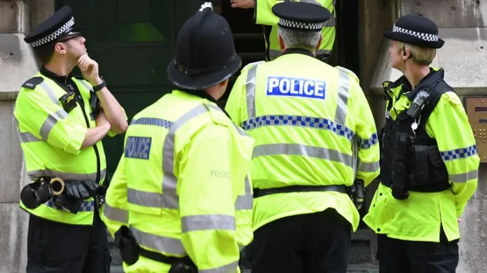 Anh: Phát hiện bưu phẩm nghi chứa bom ở sân bay Manchester