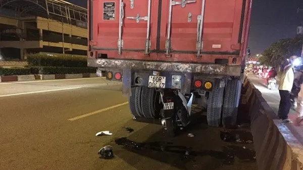 Tin tức tai nạn giao thông hôm nay 26/9/2019: Tông vào đuôi xe container đang dừng, 1 người tử vong