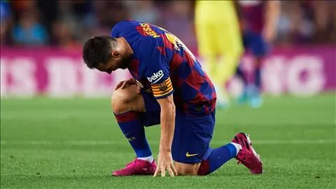 Messi đang dính chấn thương